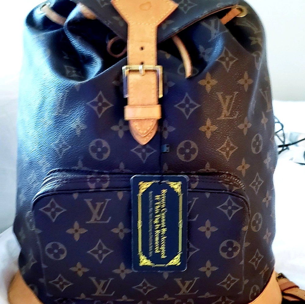 Louis Vuitton MONTSOURIS GM - Picture 10 of 15